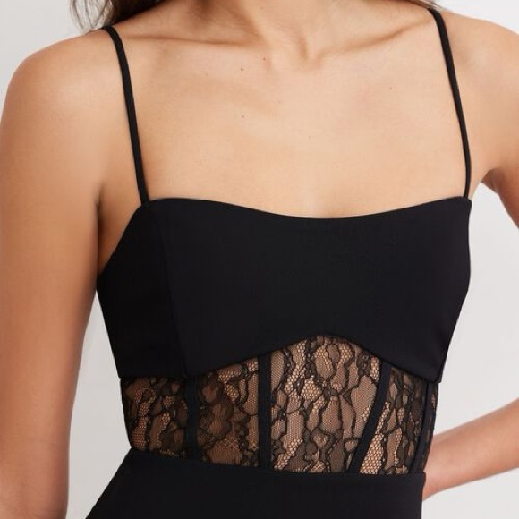 Lace midi dress - Picture 2 of 4